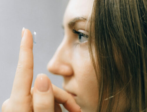 Do’s and don’ts of wearing contact lenses